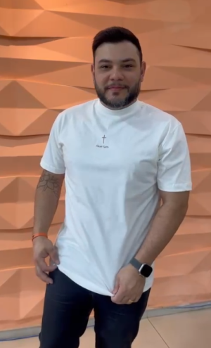 Camiseta Oversized Masculina Have Faith - Off White